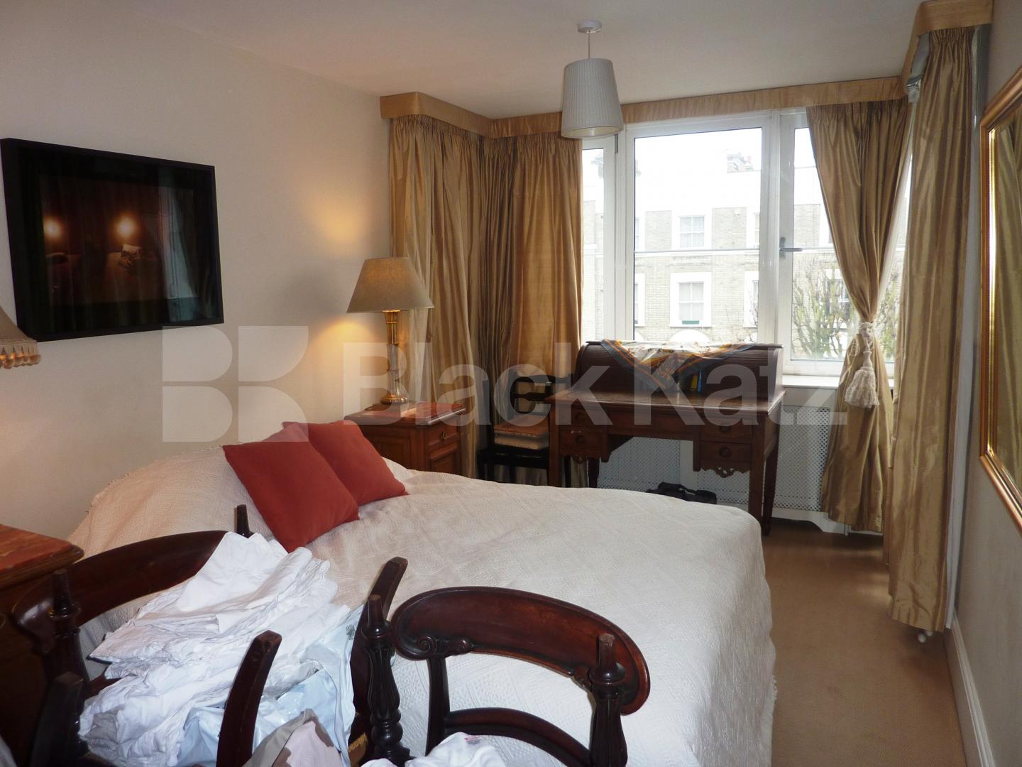 			MINS TO PORTOBELLO ROAD MARKETED!, 2 Bedroom, 1 bath, 1 reception Flat			 Oxford Gardens, LADBROKE GROVE